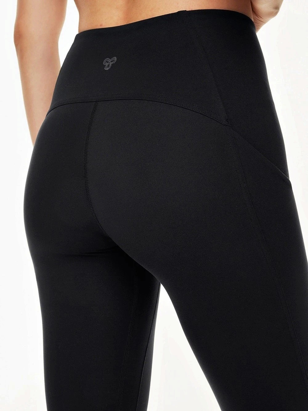 TNA ACTION BUTTER LEGGINGS – SIZE LARGE